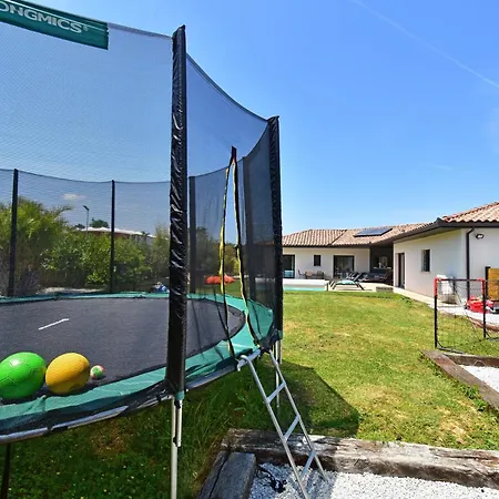 Miluva - Maison Climatisee Avec Piscine 펜션