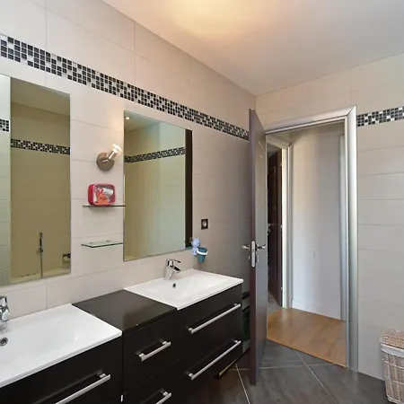 Miluva - Maison Climatisee Avec Piscine Casa de Férias *